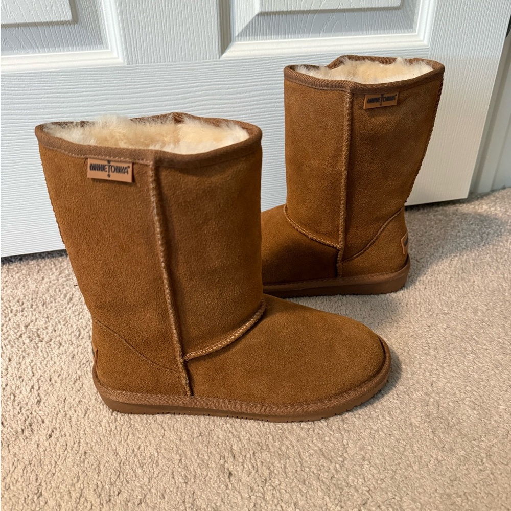 Minnetonka boots size 7 brand new